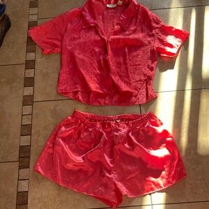 VS  two pieces of sleeping wear sizes